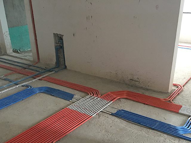 7地面排線管橫平豎直，轉角做45度彎，強弱電交差時做防干猶處理.jpg